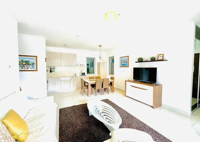 Lavender Bay Apartment C21